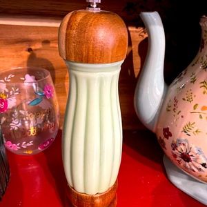 Pioneer Woman pepper grinder